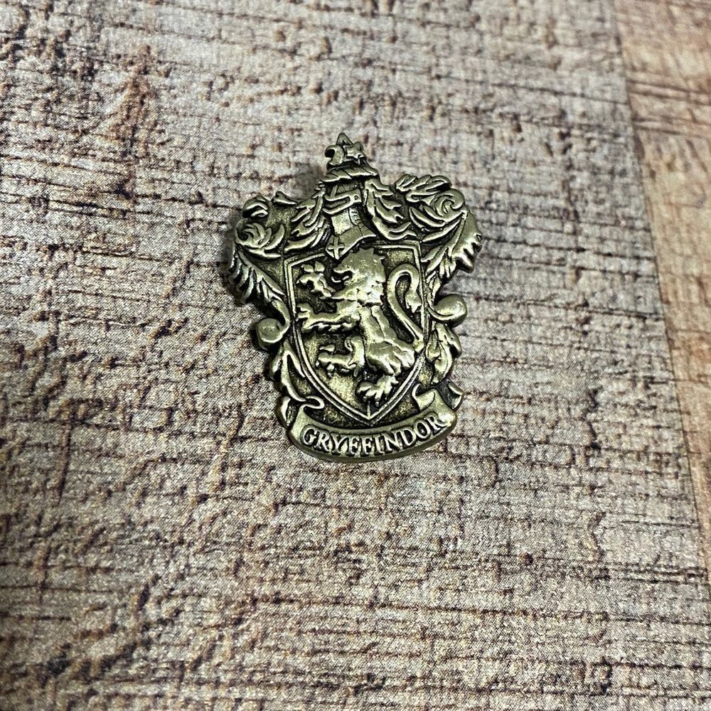 💜 Harry Potter Gryffindor House Crest Pin Pendant 3D Lion Pin